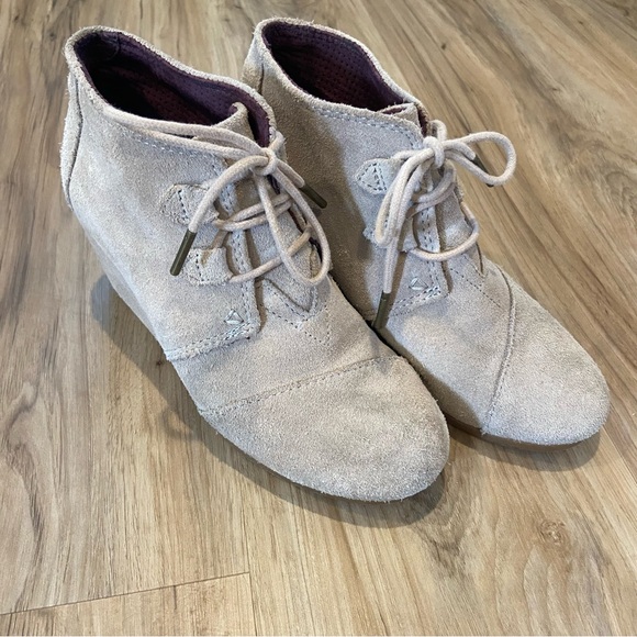 Toms Ankle Wedge Boots Women’s Size 6 Tan Suede Beige Lace Up Heel Shoes Chukka - Picture 5 of 7